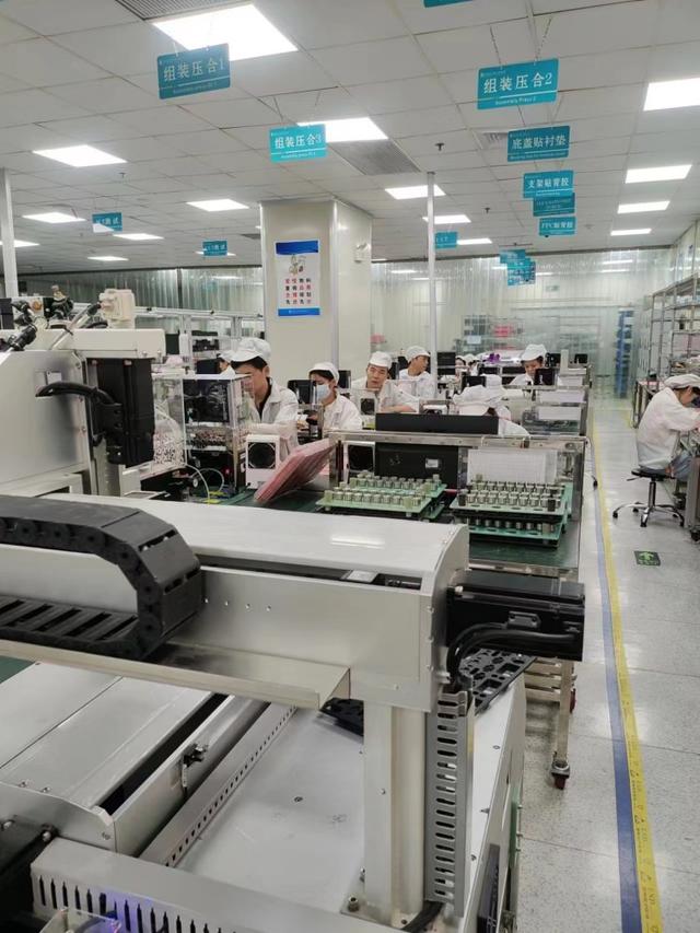 兩江新區(qū)電子企業(yè)中秋趕工忙 產(chǎn)銷(xiāo)兩旺鉚足勁